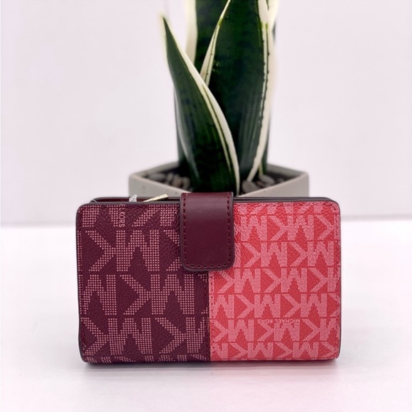 Michael Kors Jet Set Medium Two-Tone Logo Wallet - Picture 2 of 11